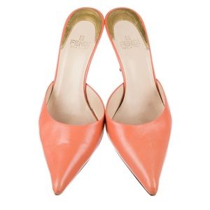 FENDI LEATHER HEELS

Size:7